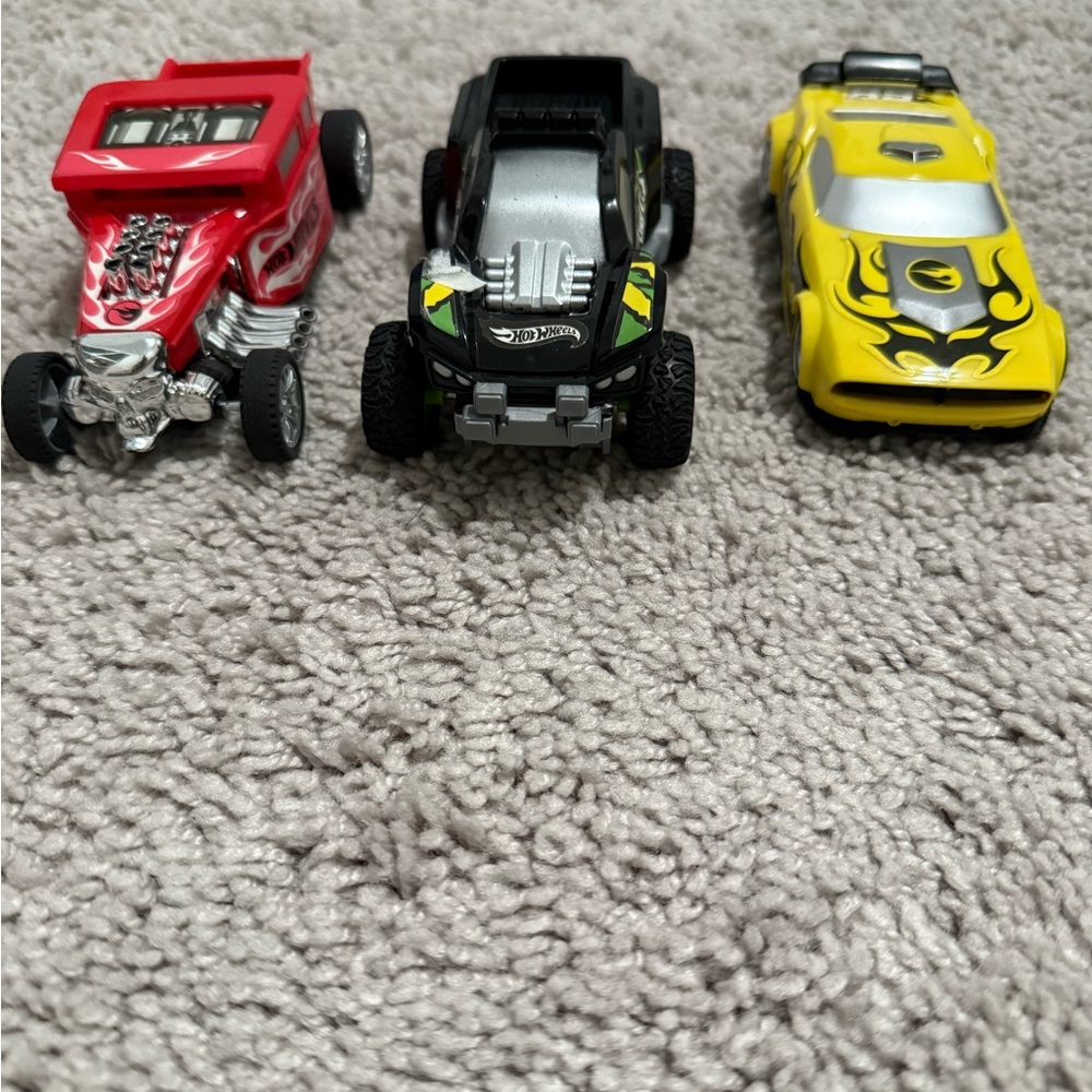 Set of 3 hot wheels fast racer pull back cars